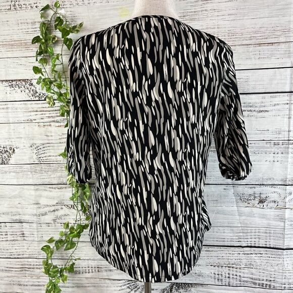 BCBG Max Azria Blosue Top size Extra Small Black Gray Career Church Modest Slim - Picture 10 of 11